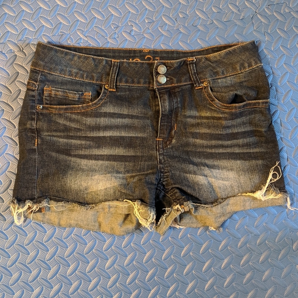 Rue21 cutoff stretchy denim shorts